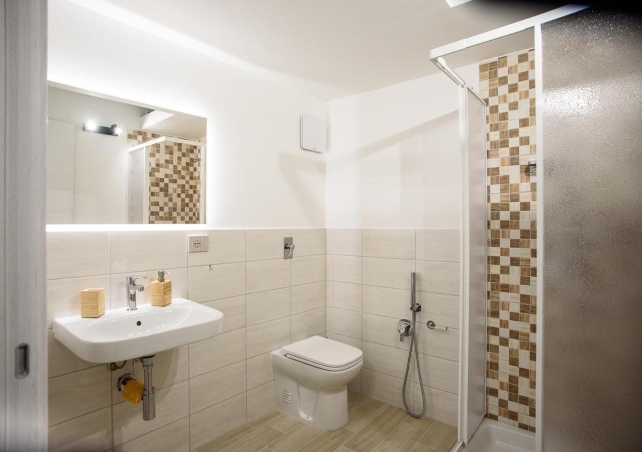 Central Station Apartments - Fanale Rentals ปาแลร์โม ภายนอก รูปภาพ